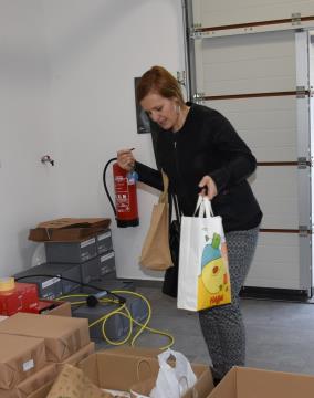 V okviru dneva za spremembe so humanitarno pomoč zbirali tudi zaposleni na občinski upravi MO Krško (7)